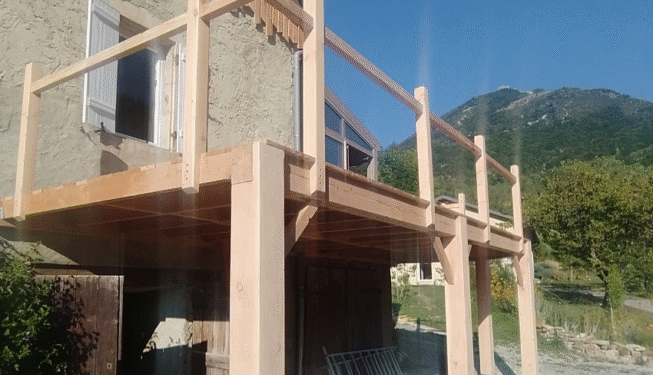 Terrasse sur grand pilotis